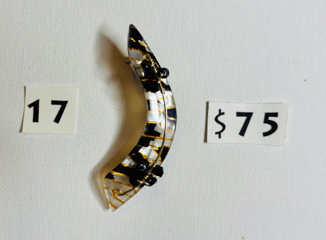 SC 17 - Crescent EARRING
