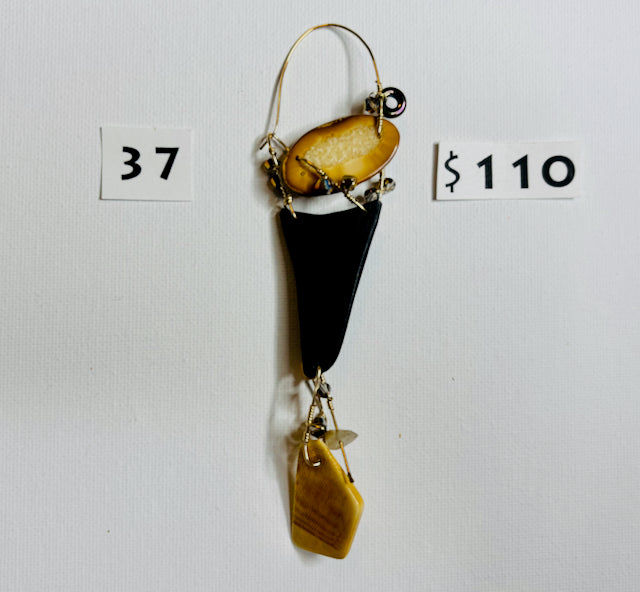 SC 37 - Stylized Hoop EARRING