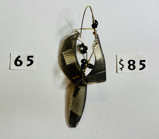 SC 65 -Abstract Hoop EARRING